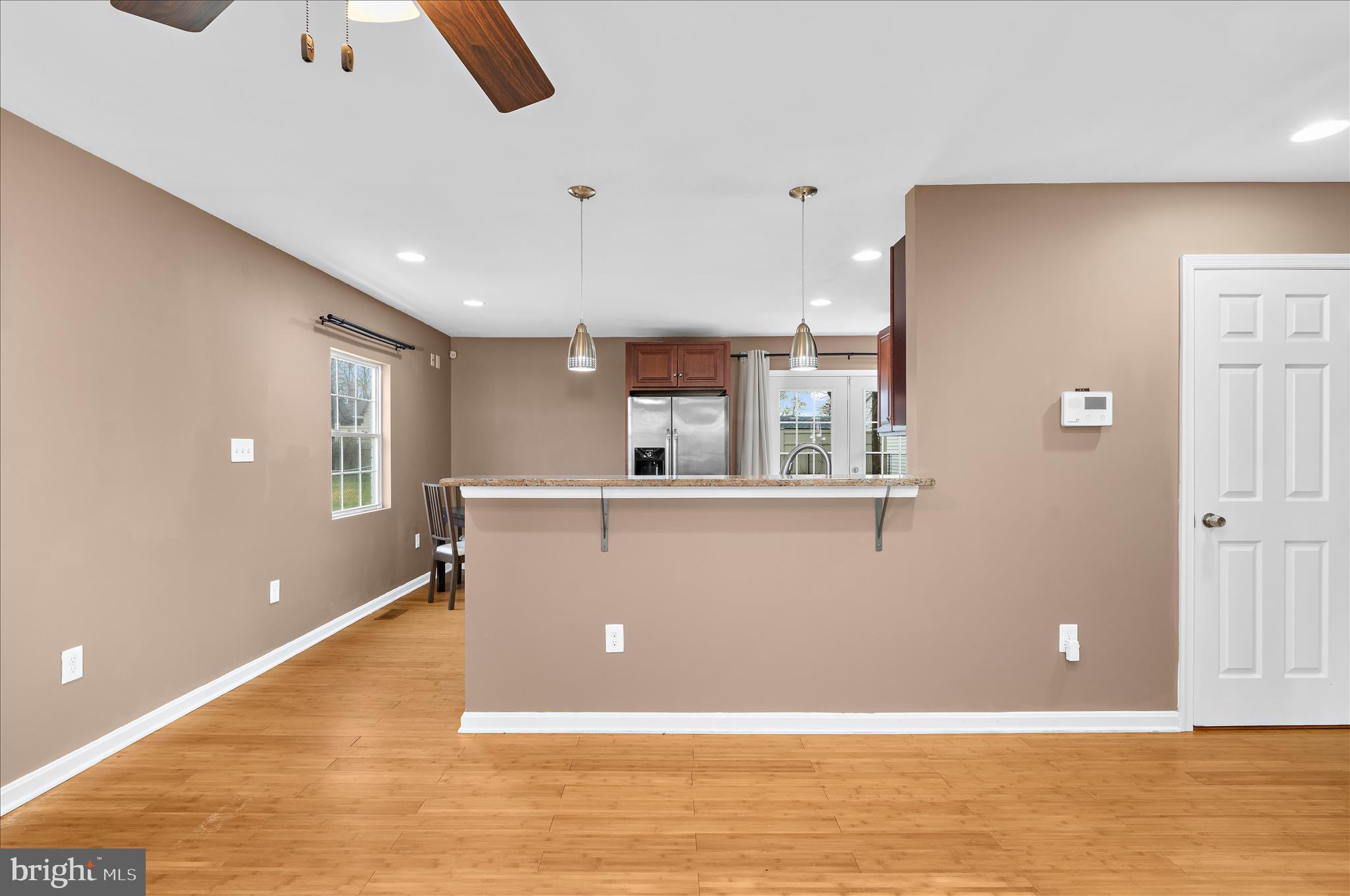 COUNTRY CLUB MANOR - Residential