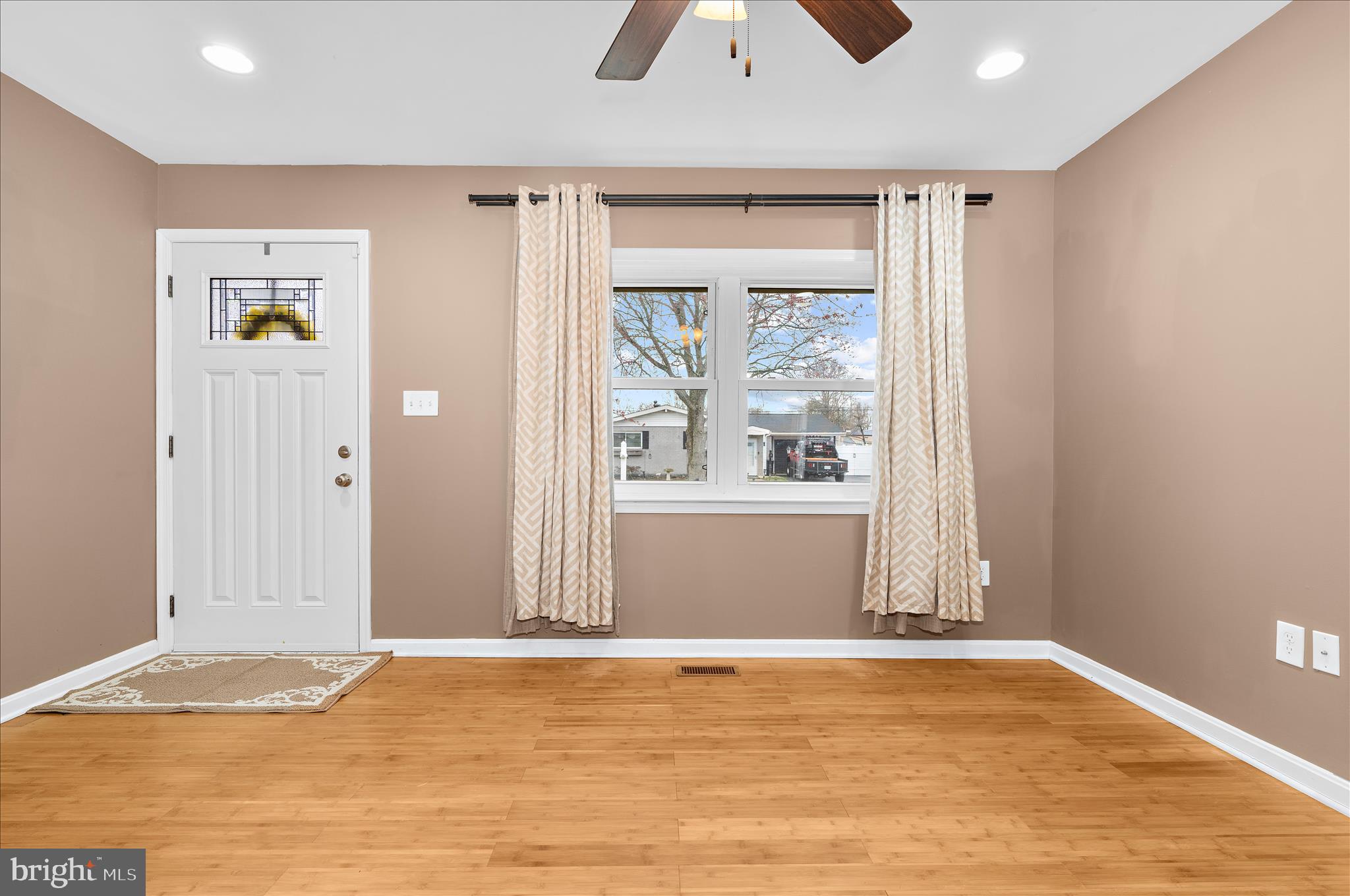 COUNTRY CLUB MANOR - Residential