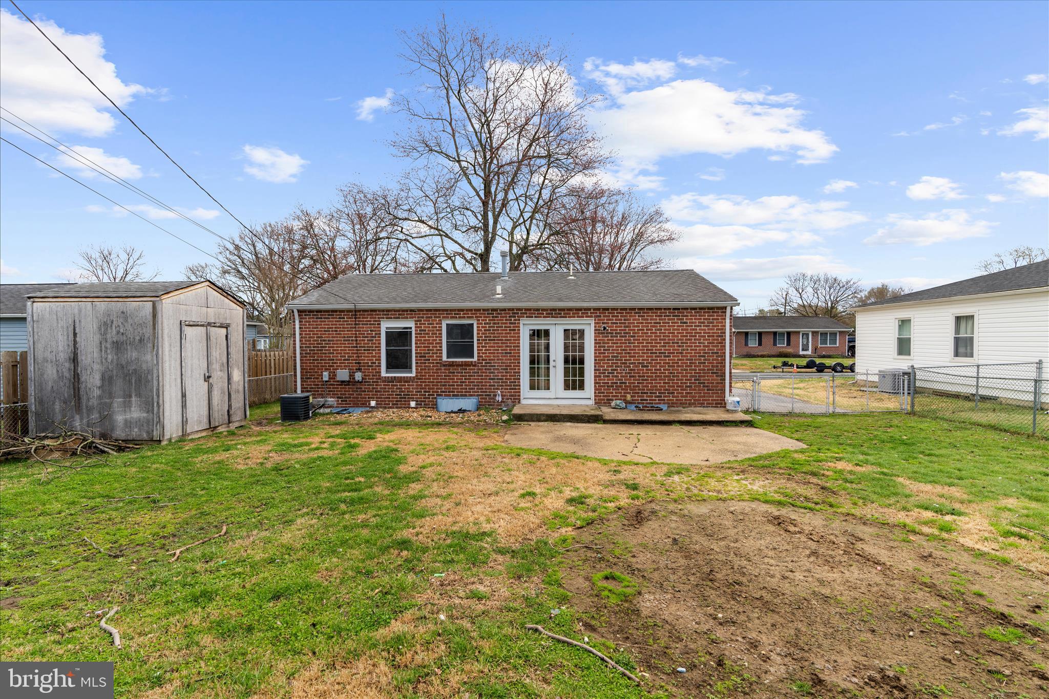 COUNTRY CLUB MANOR - Residential