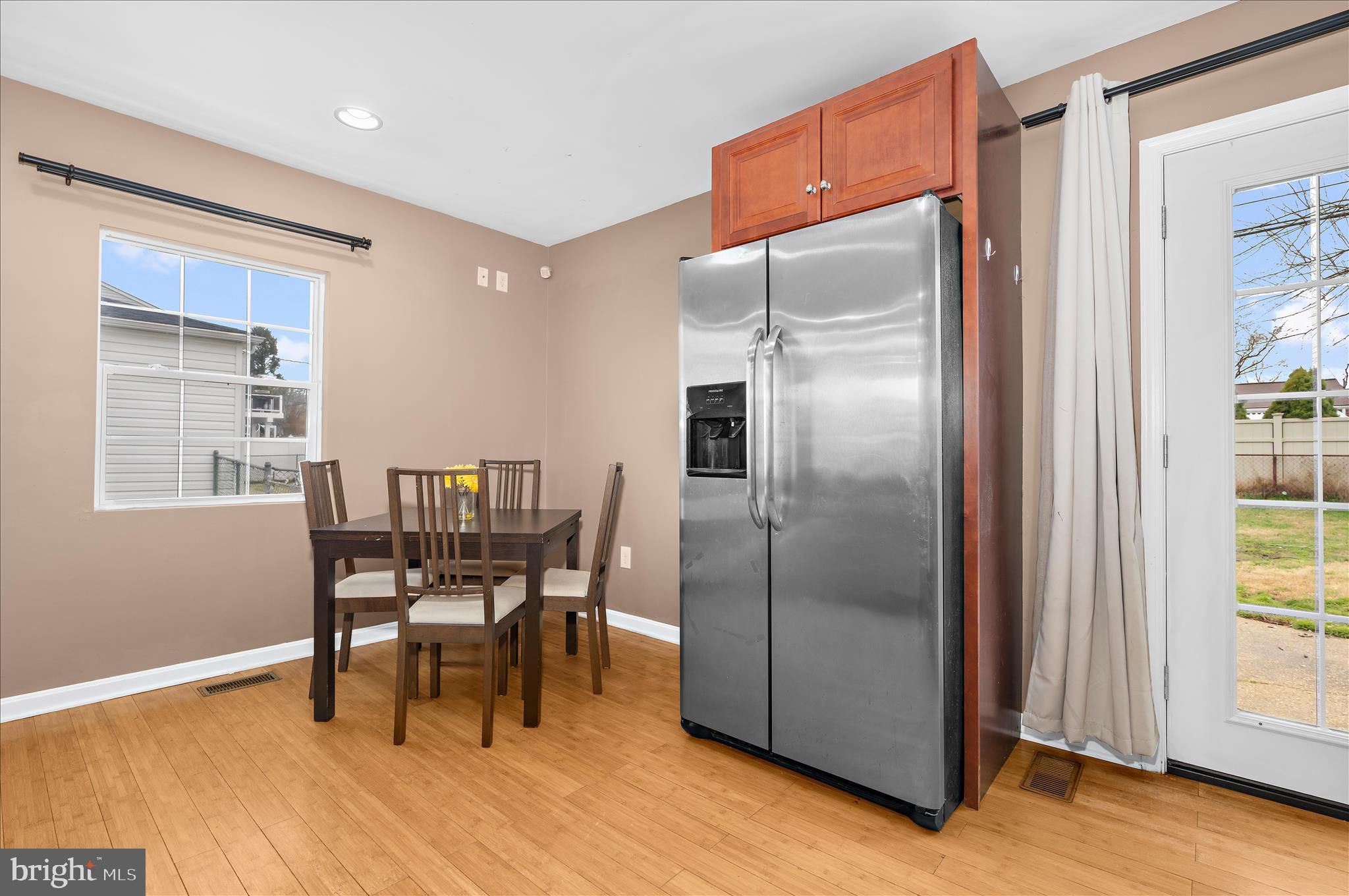 COUNTRY CLUB MANOR - Residential