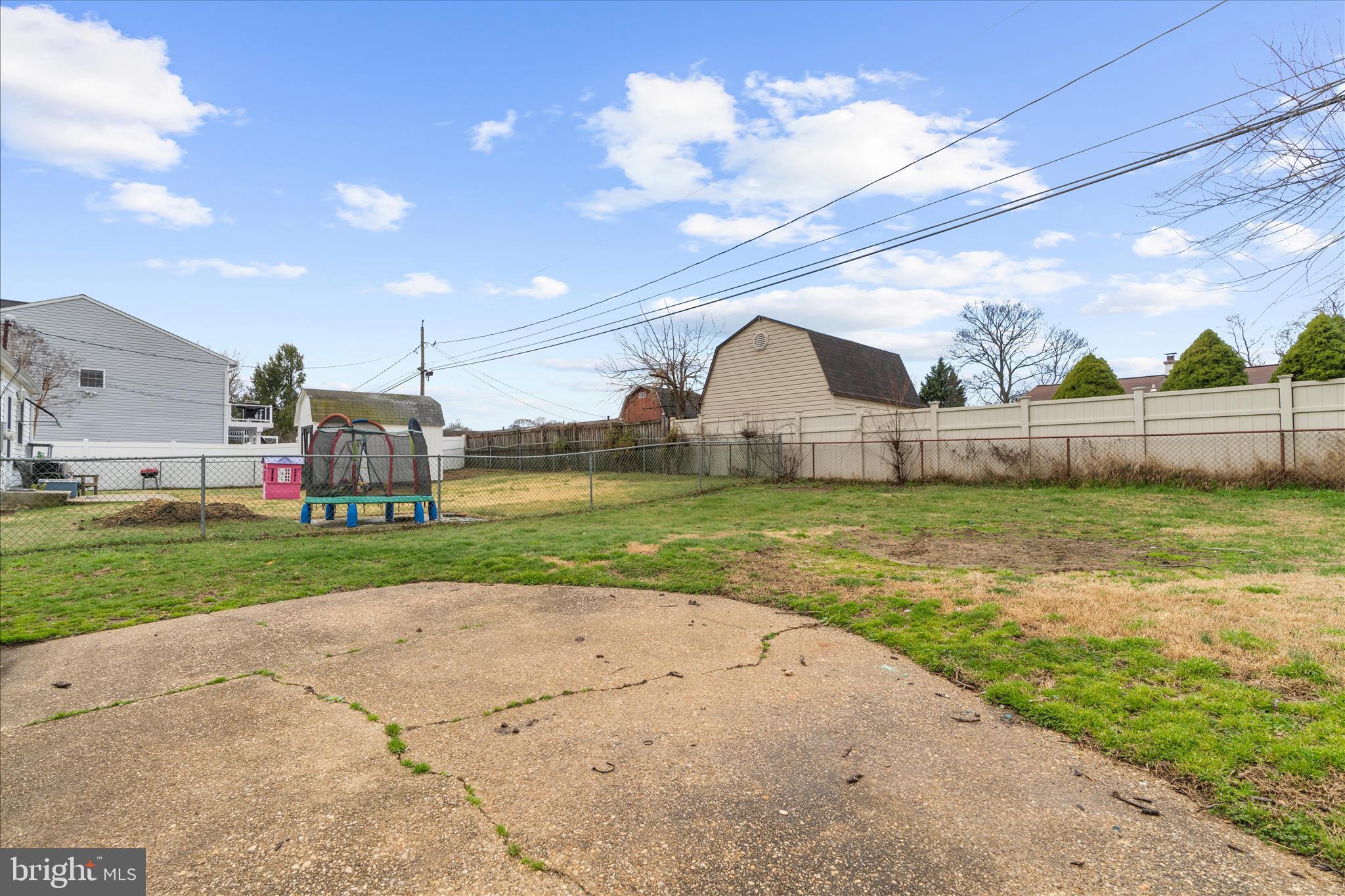 COUNTRY CLUB MANOR - Residential