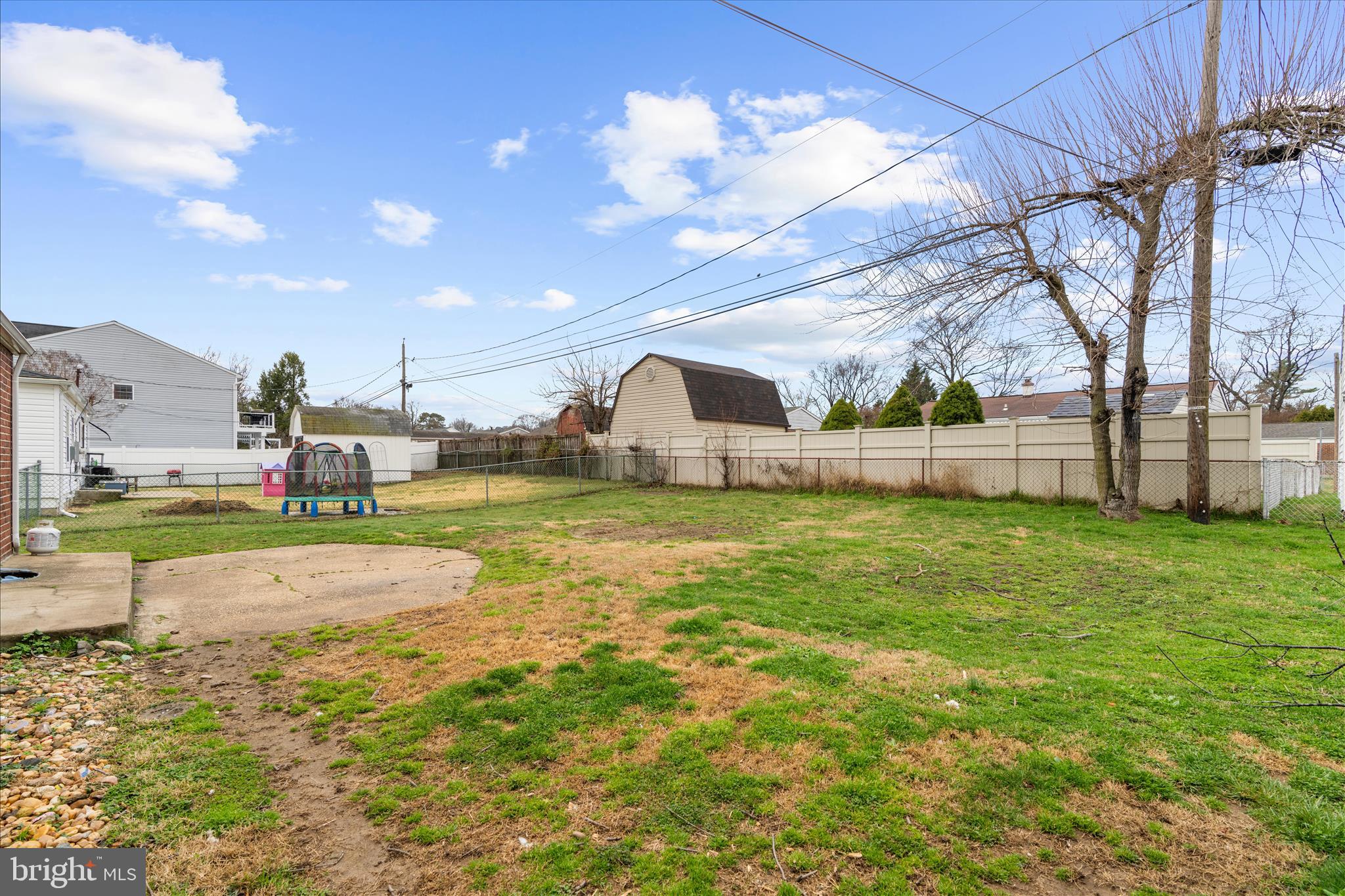 COUNTRY CLUB MANOR - Residential