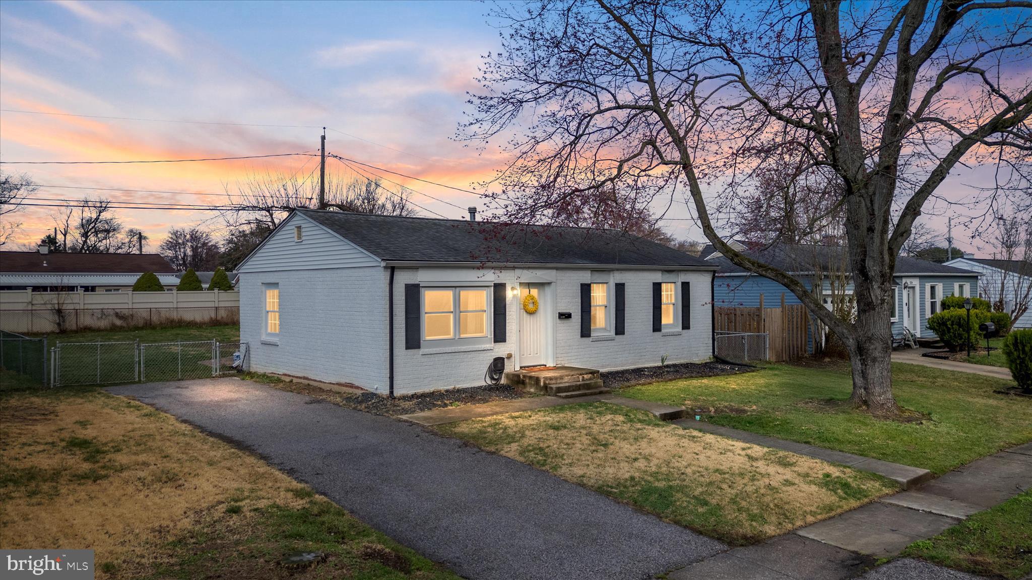 COUNTRY CLUB MANOR - Residential