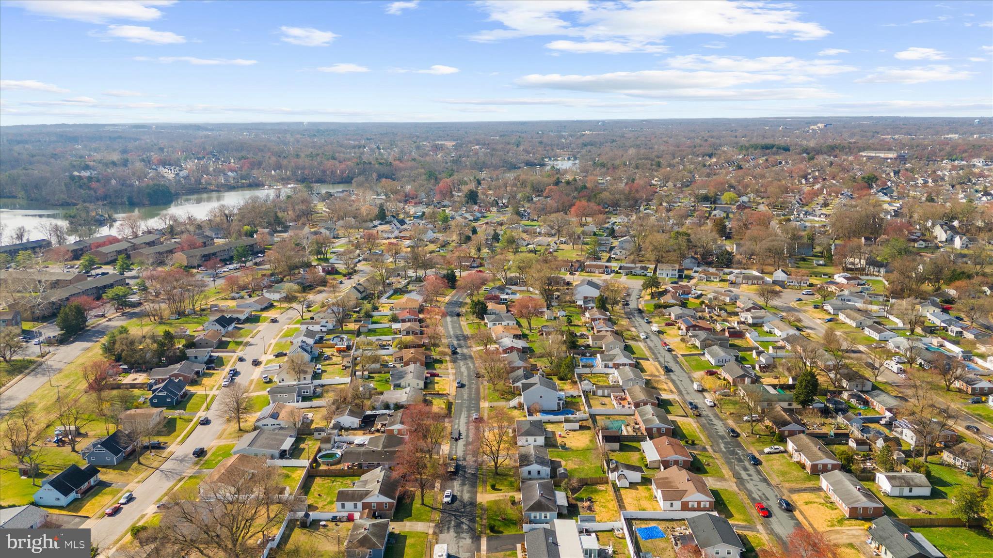 COUNTRY CLUB MANOR - Residential