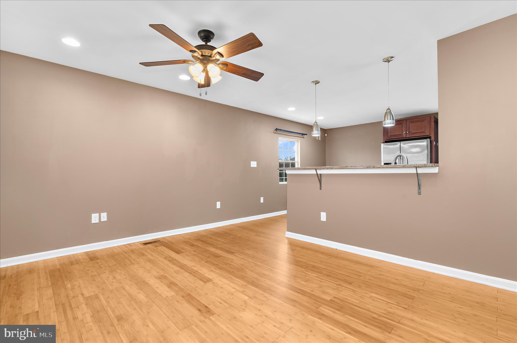 COUNTRY CLUB MANOR - Residential