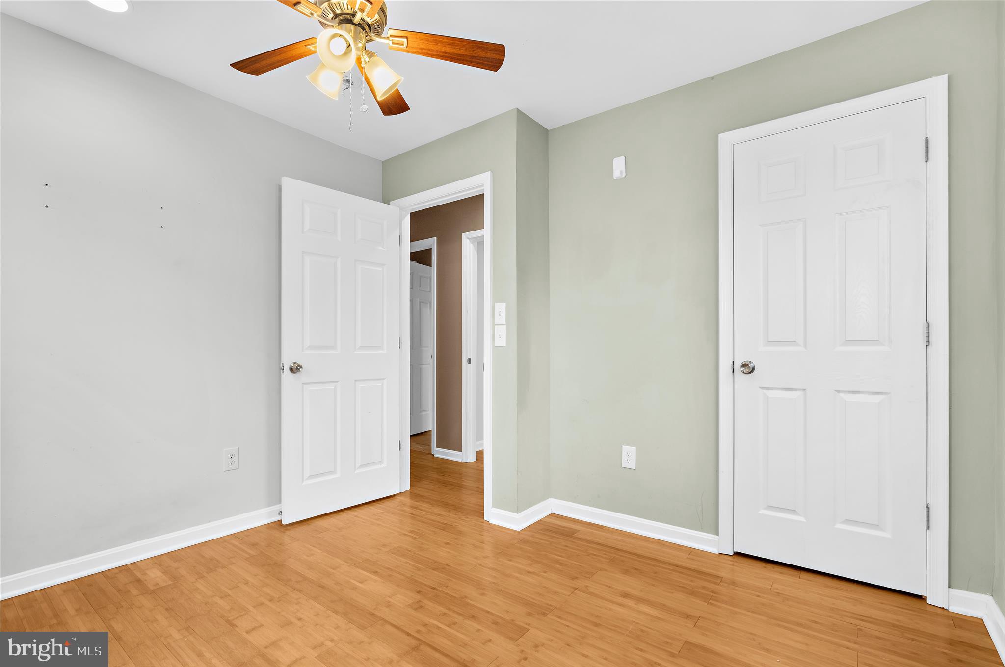 COUNTRY CLUB MANOR - Residential