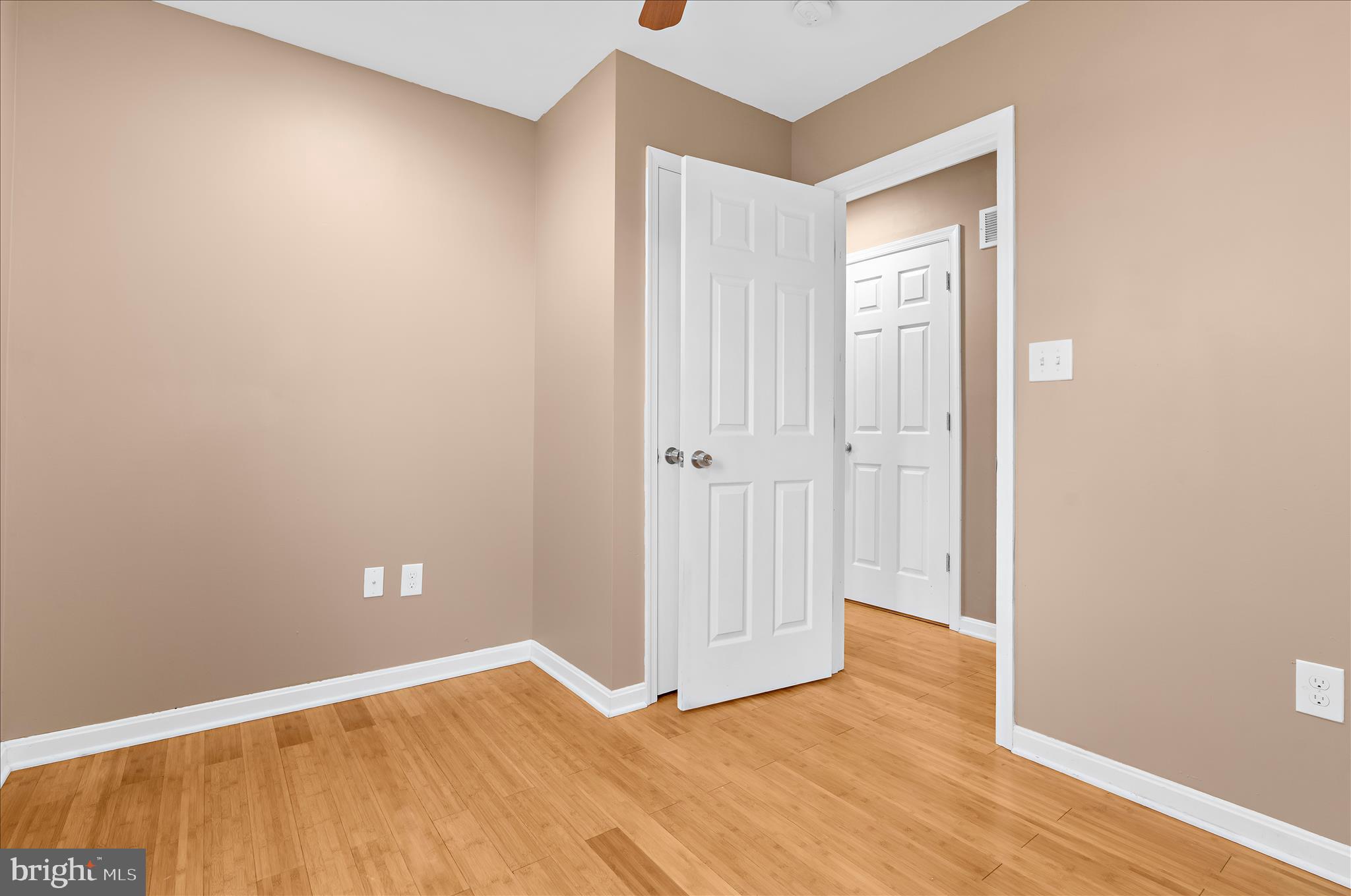 COUNTRY CLUB MANOR - Residential