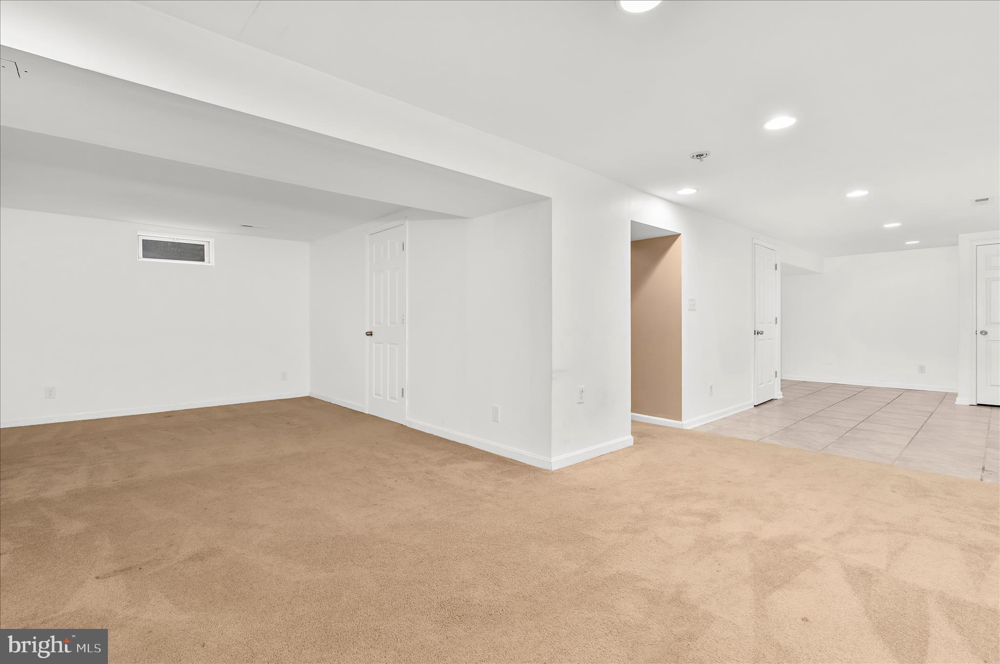 COUNTRY CLUB MANOR - Residential