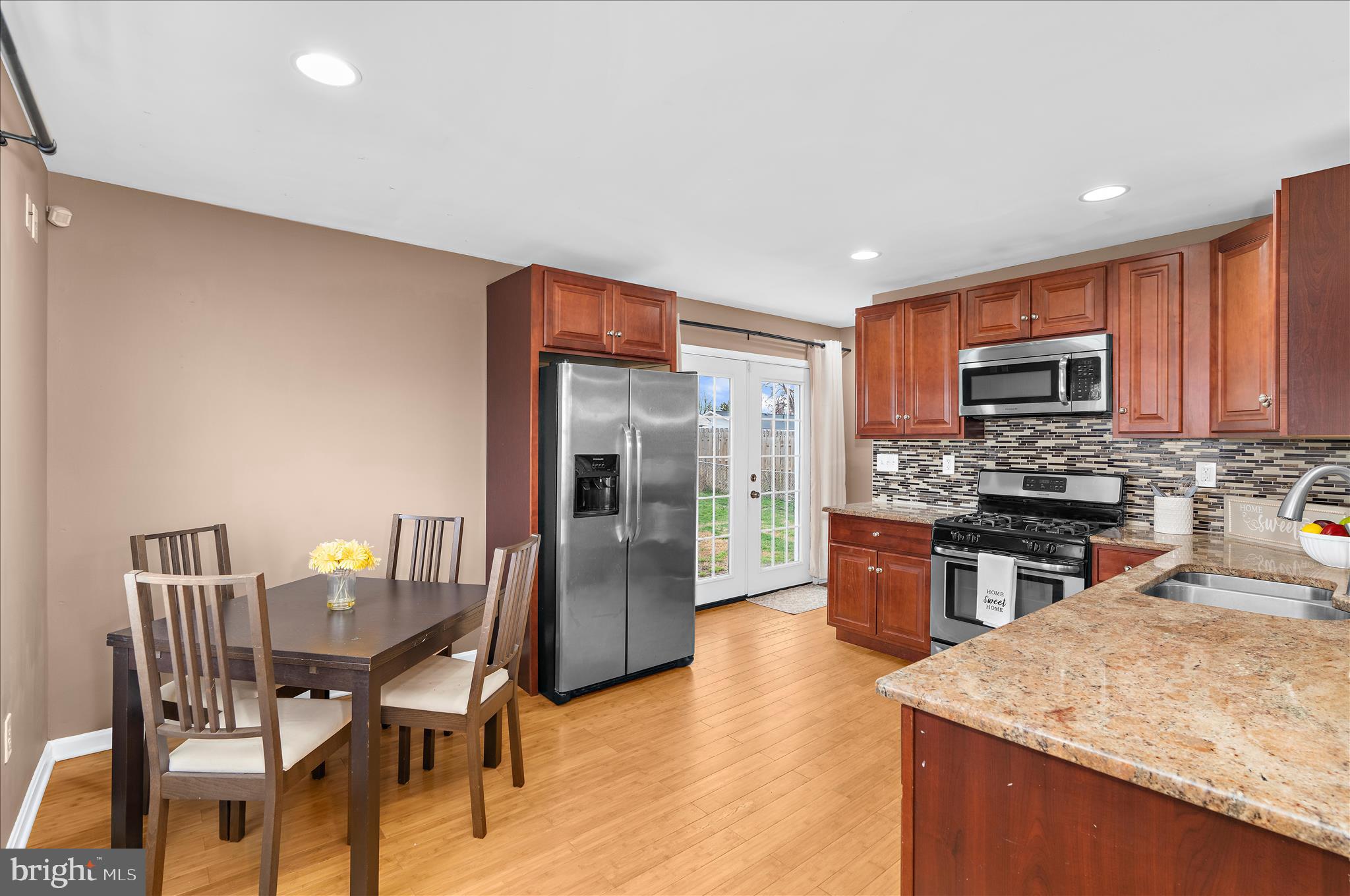 COUNTRY CLUB MANOR - Residential