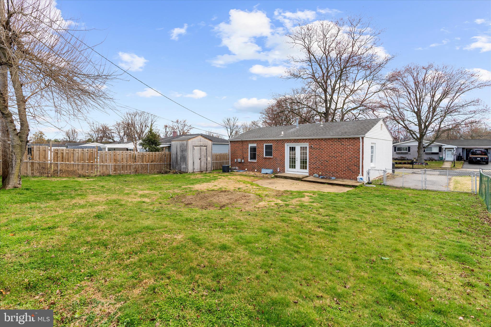 COUNTRY CLUB MANOR - Residential