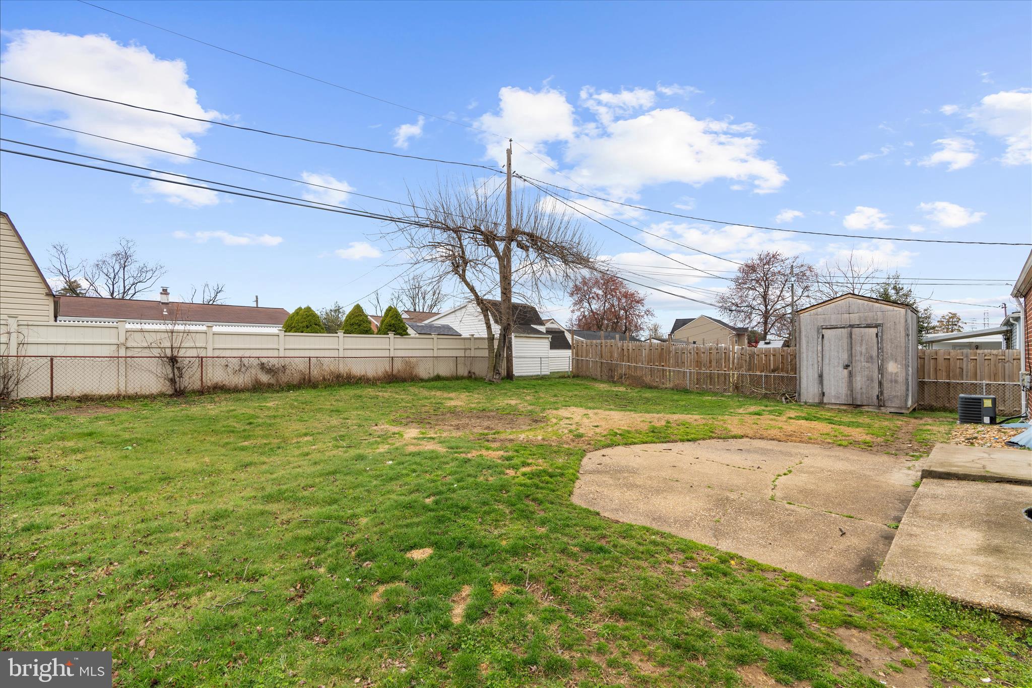 COUNTRY CLUB MANOR - Residential