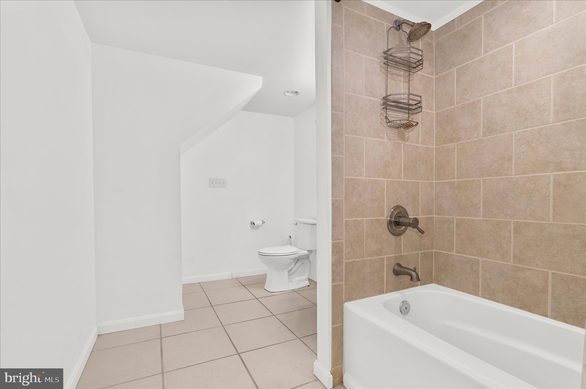 COUNTRY CLUB MANOR - Residential