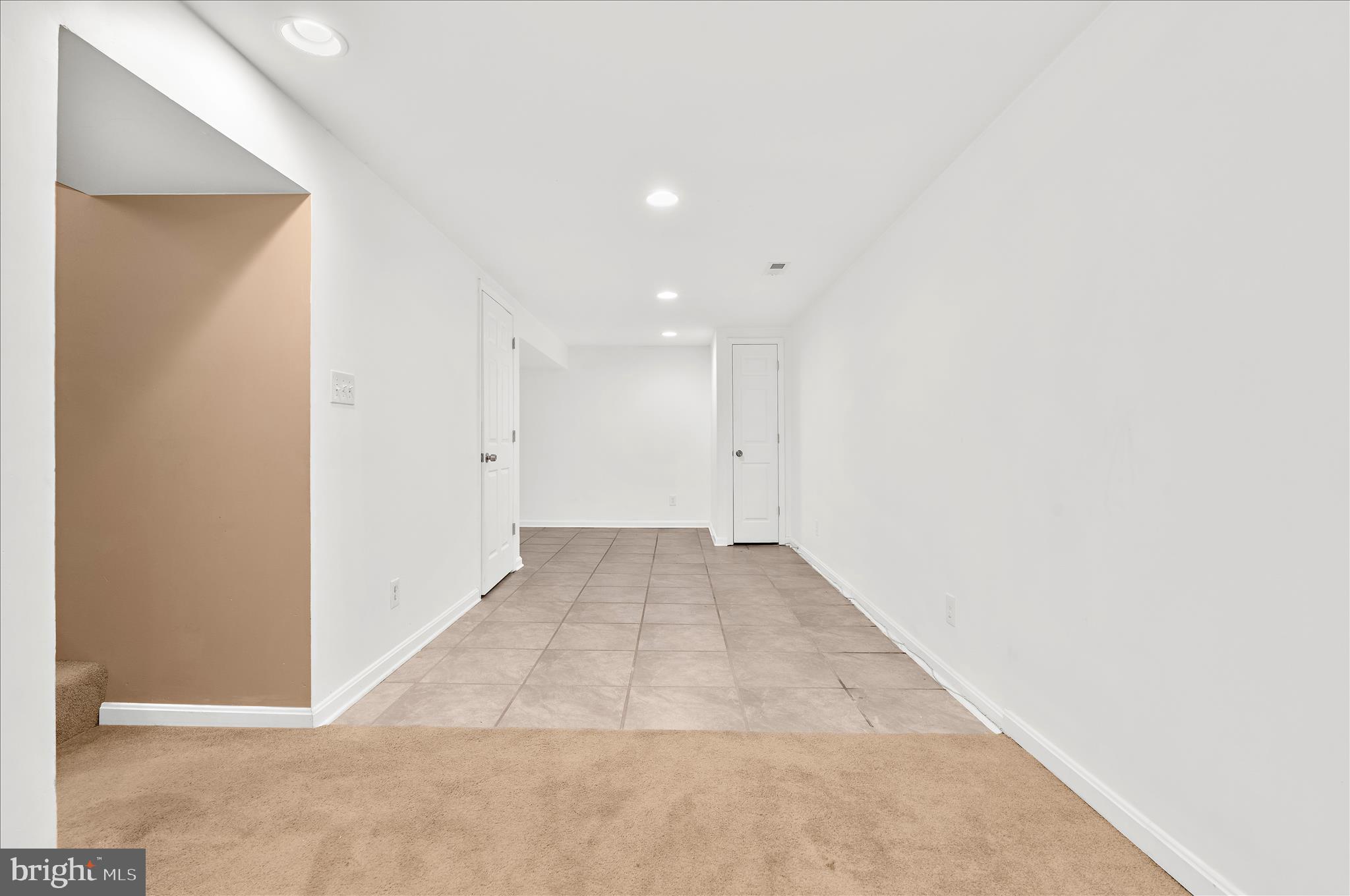 COUNTRY CLUB MANOR - Residential