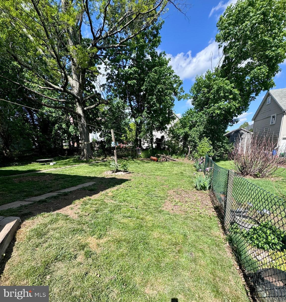 313 W WALNUT STREET