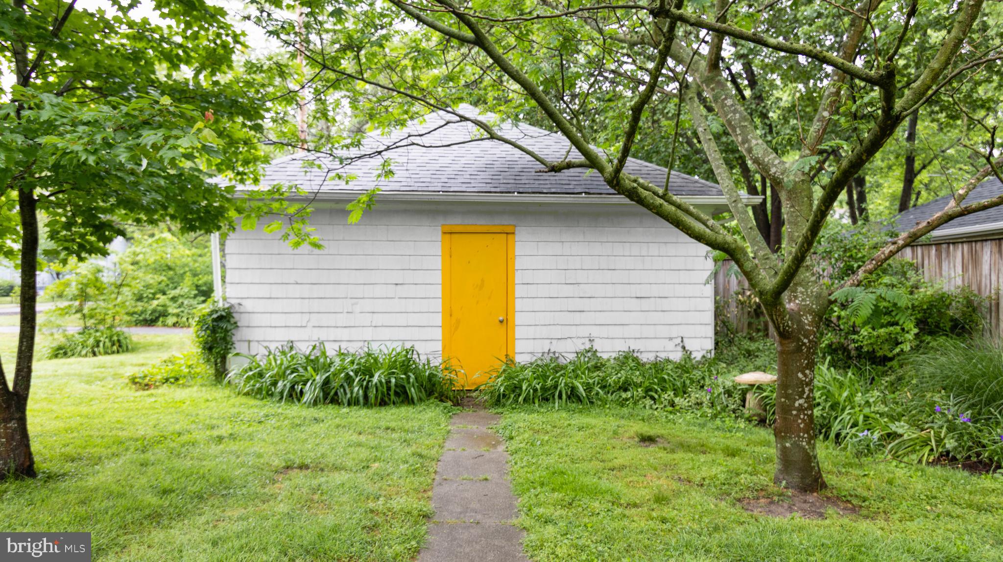 DOWNTOWN EASTON - Residential Lease