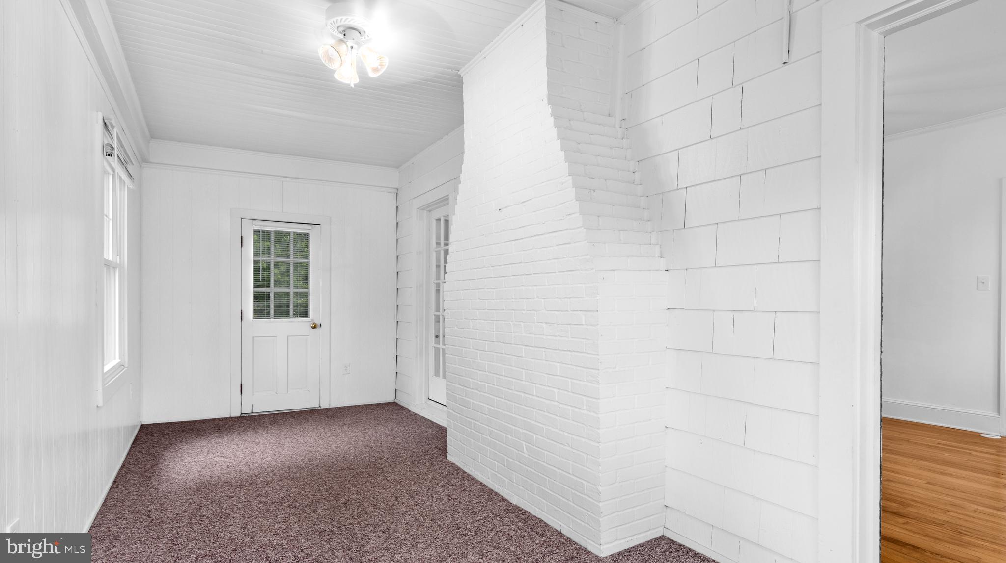 DOWNTOWN EASTON - Residential Lease