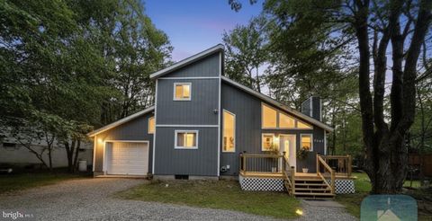 Photo of 1225 Country Place Dr, COOLBAUGH TOWNSHIP, PA 18466 (MLS # PAMR2005706)