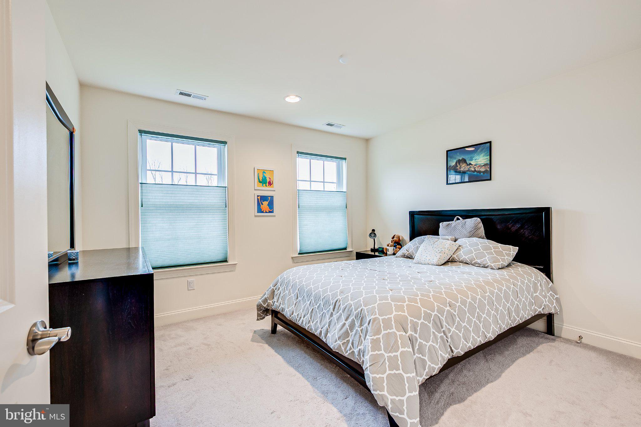 2 EAGLE COURT