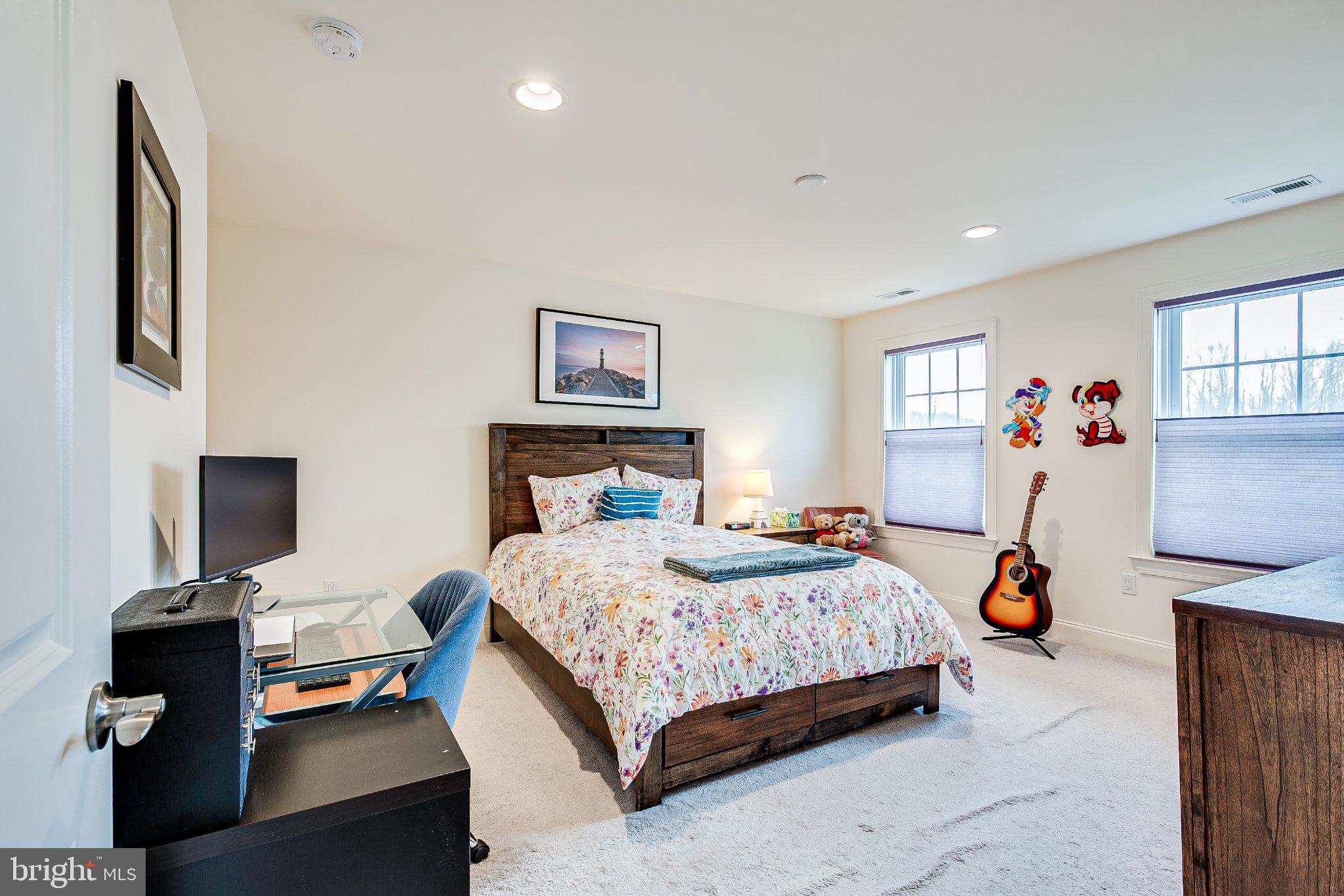 2 EAGLE COURT