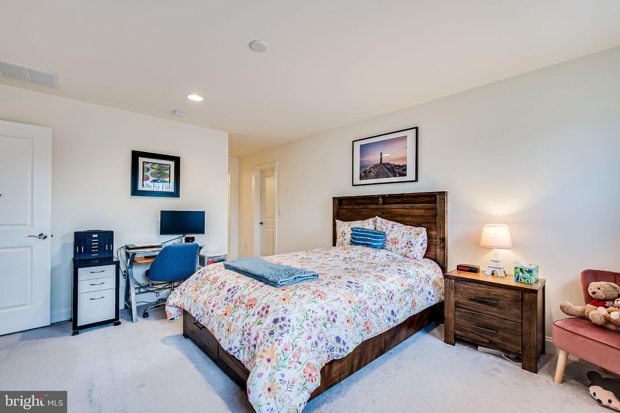 2 EAGLE COURT
