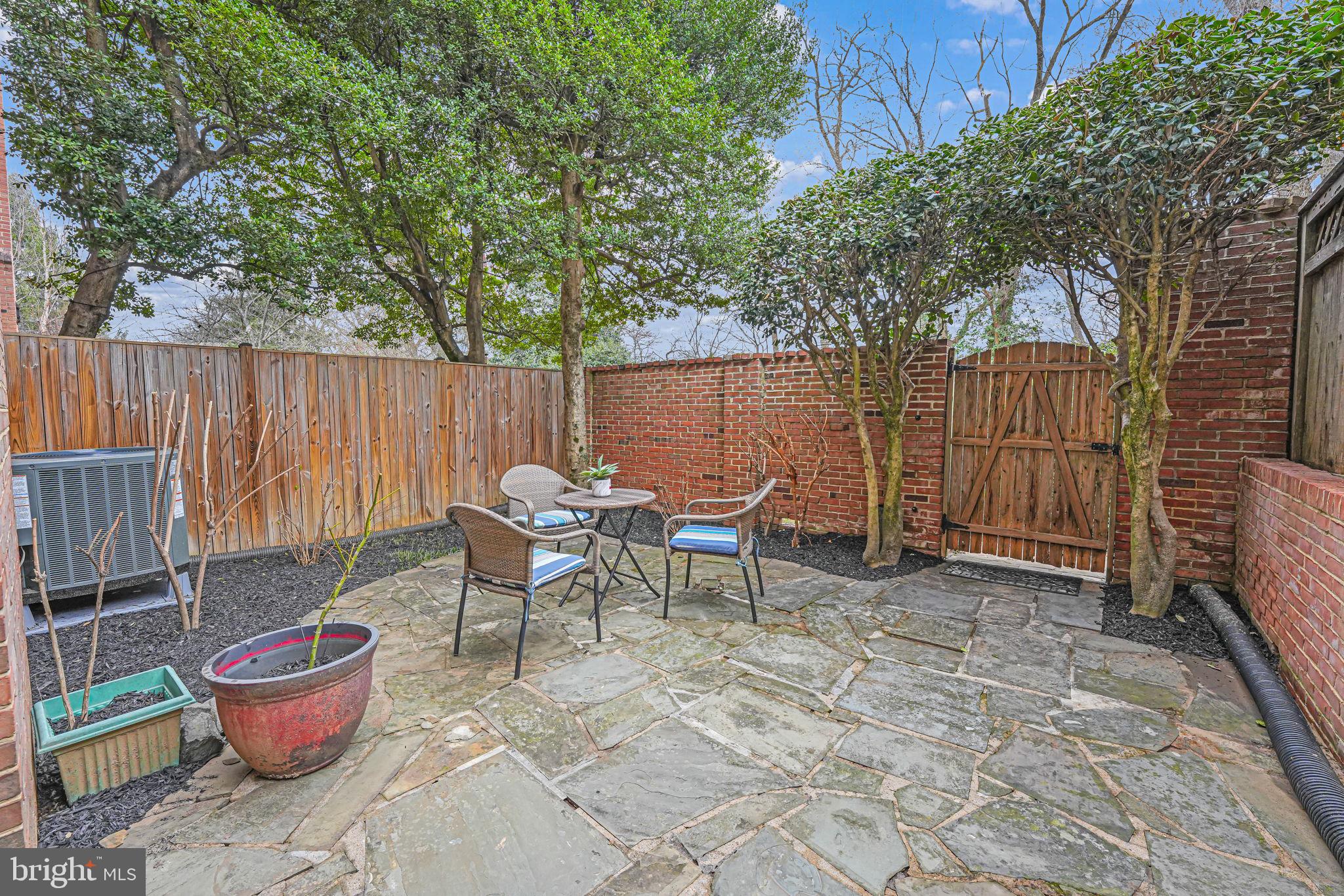 WESTMORELAND SQUARE - Residential