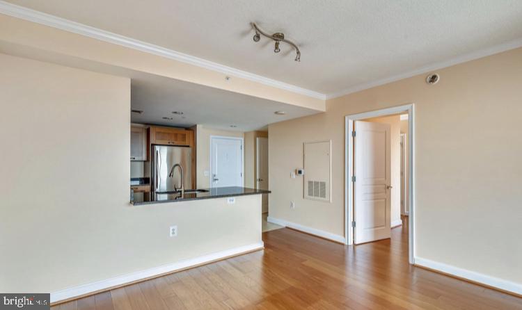 MIDTOWN ALEXANDRIA STATION CONDOMINIUM - Residential Lease