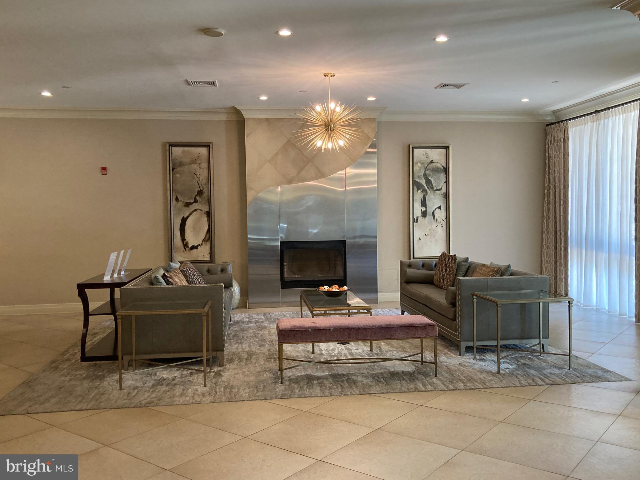 MIDTOWN ALEXANDRIA STATION CONDOMINIUM - Residential Lease