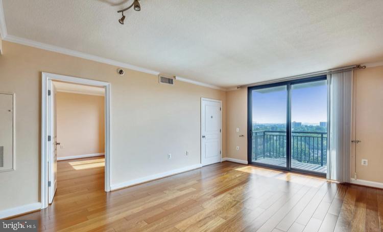 MIDTOWN ALEXANDRIA STATION CONDOMINIUM - Residential Lease