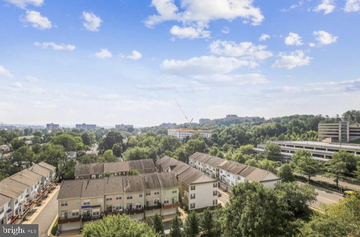 MIDTOWN ALEXANDRIA STATION CONDOMINIUM - Residential Lease