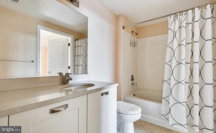 MIDTOWN ALEXANDRIA STATION CONDOMINIUM - Residential Lease