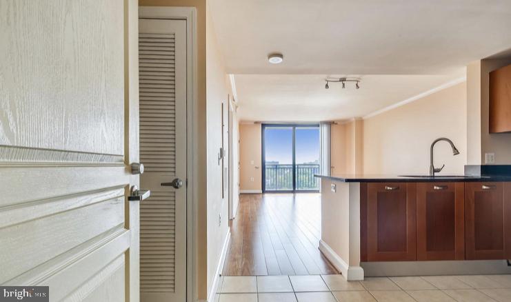 MIDTOWN ALEXANDRIA STATION CONDOMINIUM - Residential Lease