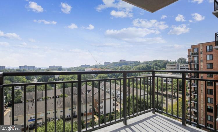 MIDTOWN ALEXANDRIA STATION CONDOMINIUM - Residential Lease