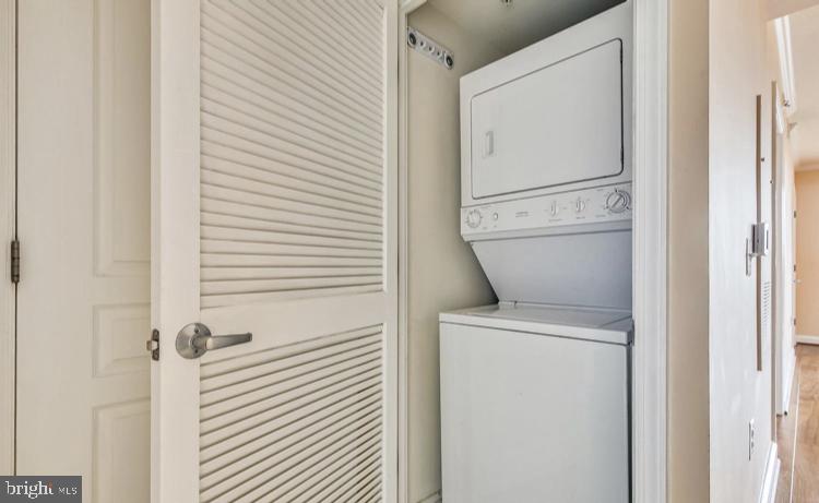 MIDTOWN ALEXANDRIA STATION CONDOMINIUM - Residential Lease