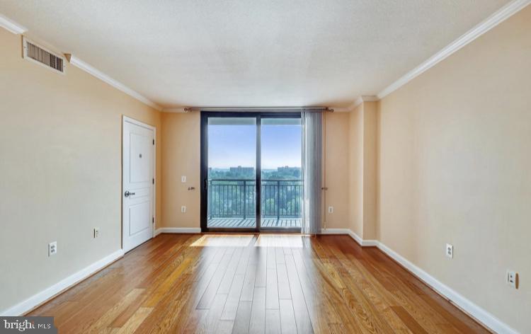 MIDTOWN ALEXANDRIA STATION CONDOMINIUM - Residential Lease