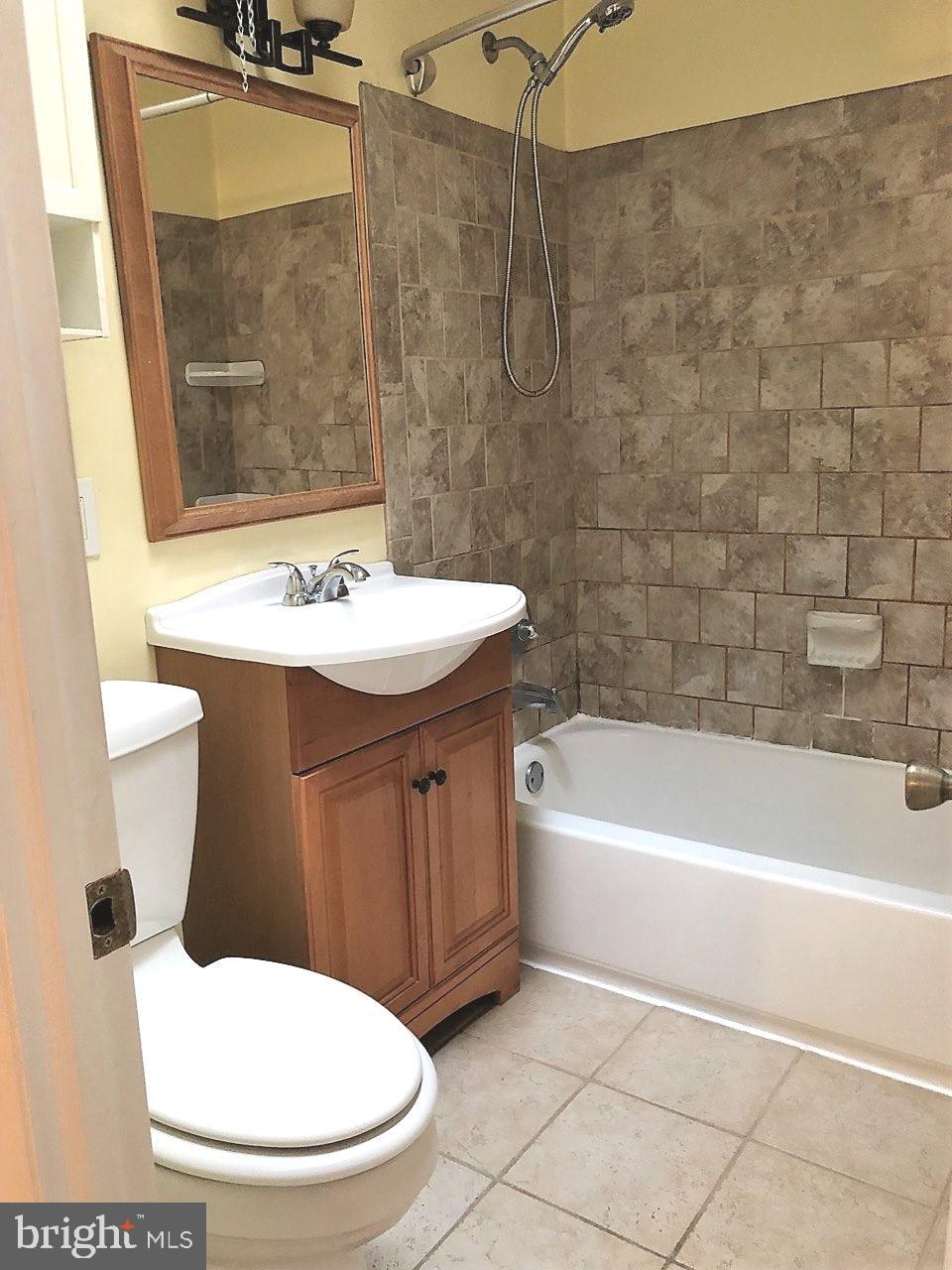 PARKWOOD - Residential Lease