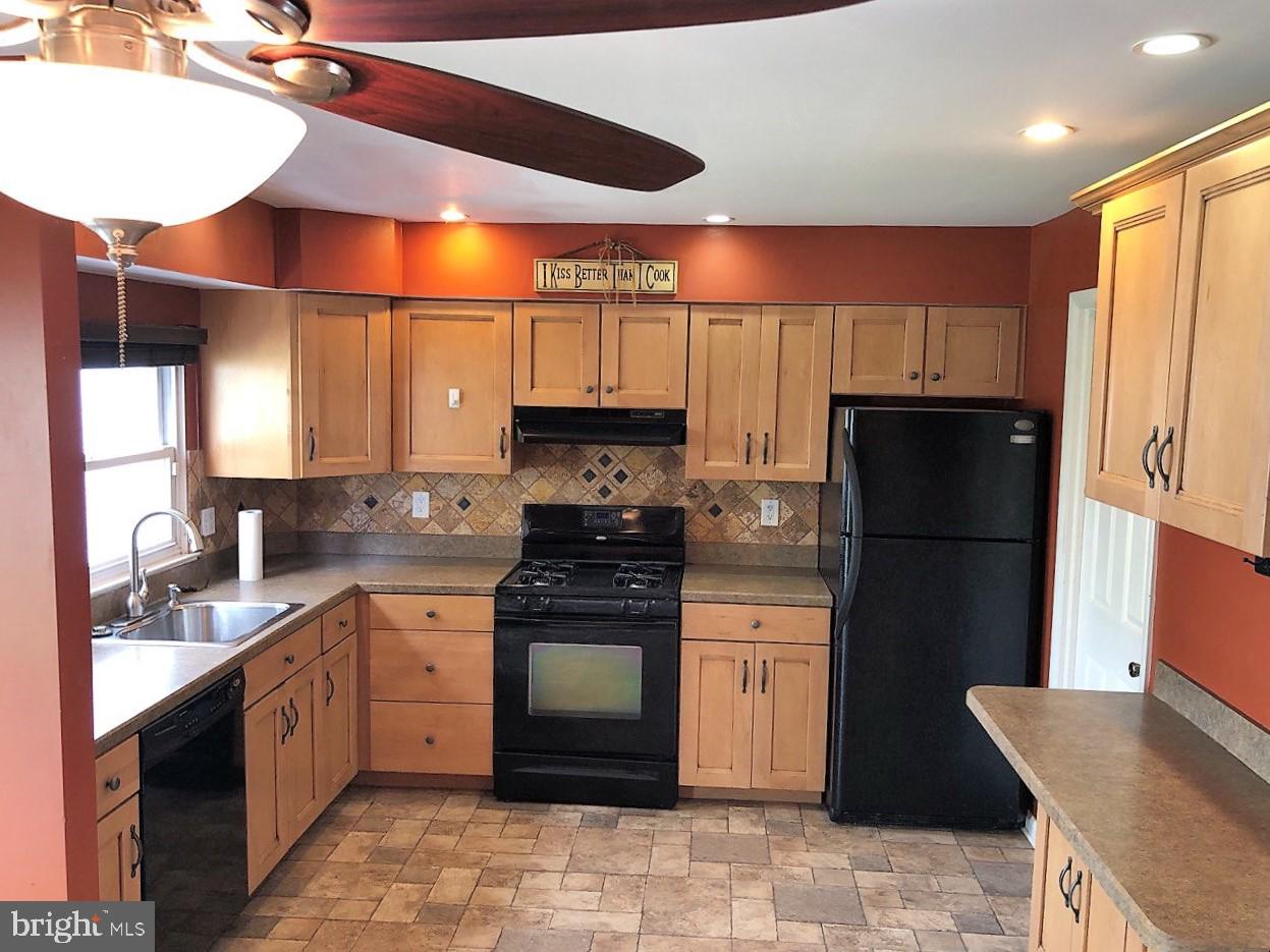 PARKWOOD - Residential Lease