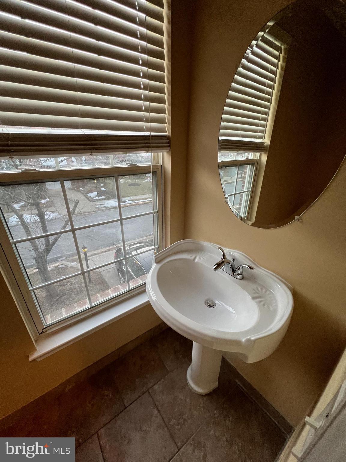 WOODVIEW VILLAGE - Residential Lease