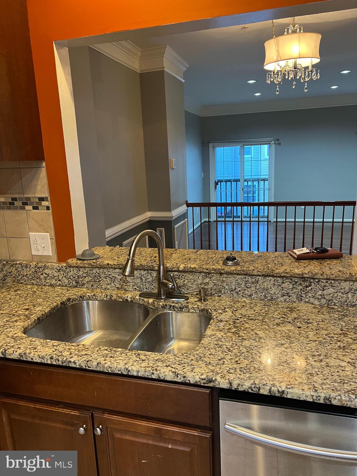 WOODVIEW VILLAGE - Residential Lease