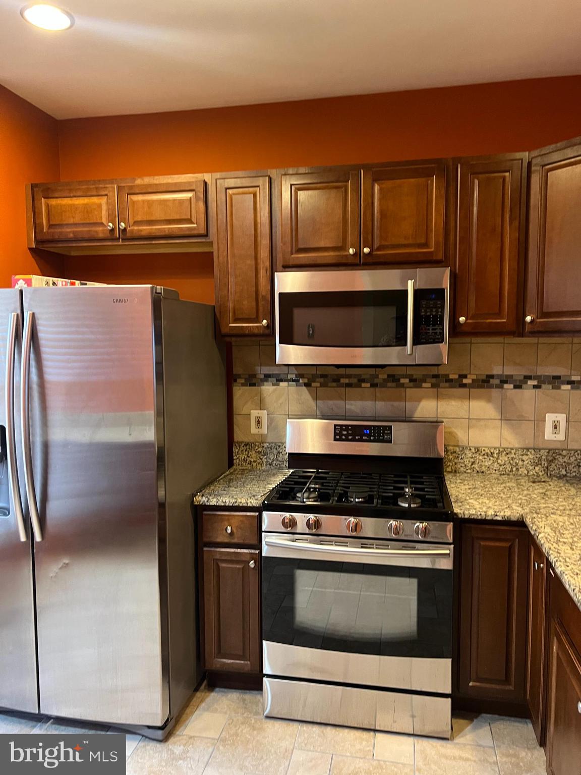 WOODVIEW VILLAGE - Residential Lease