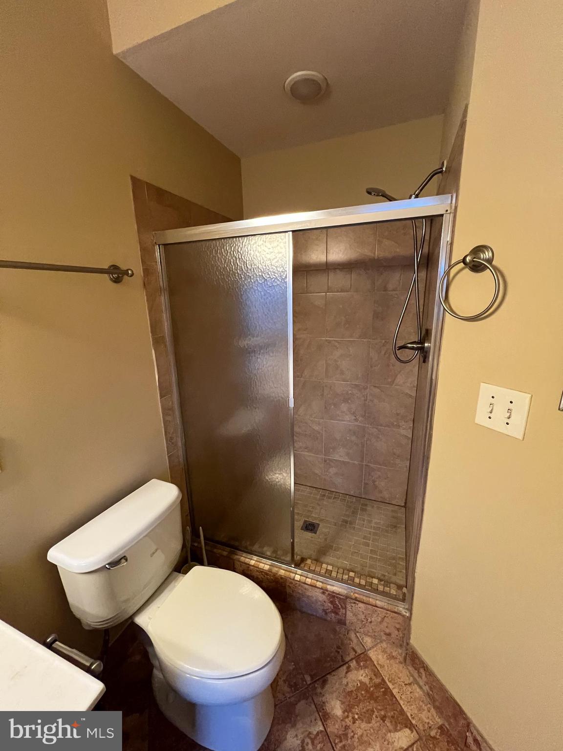 WOODVIEW VILLAGE - Residential Lease