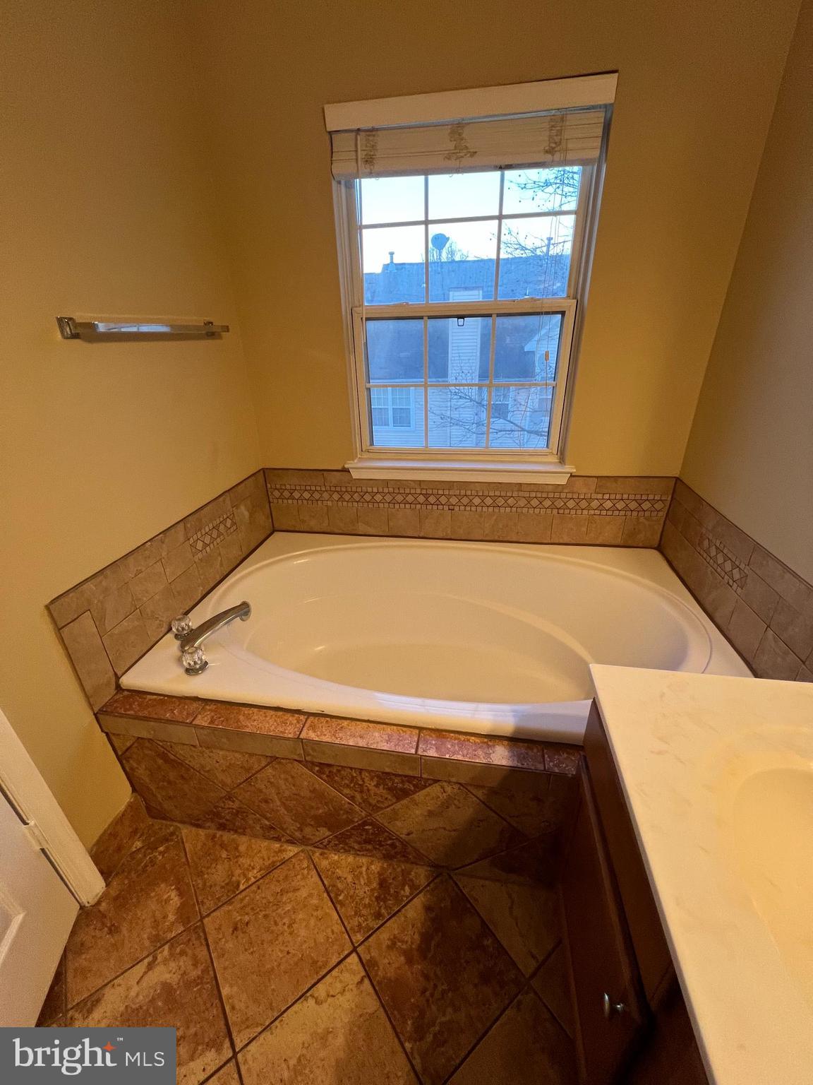 WOODVIEW VILLAGE - Residential Lease