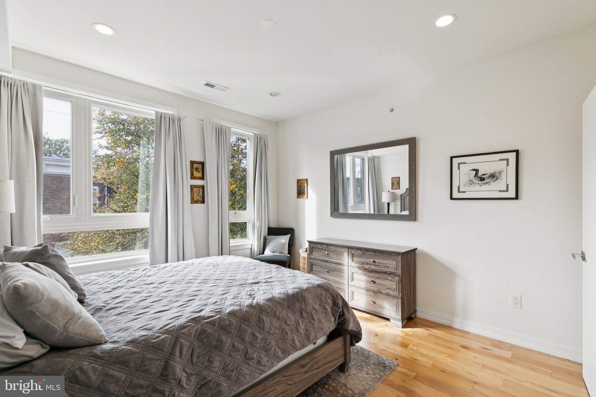 POINT BREEZE - Residential