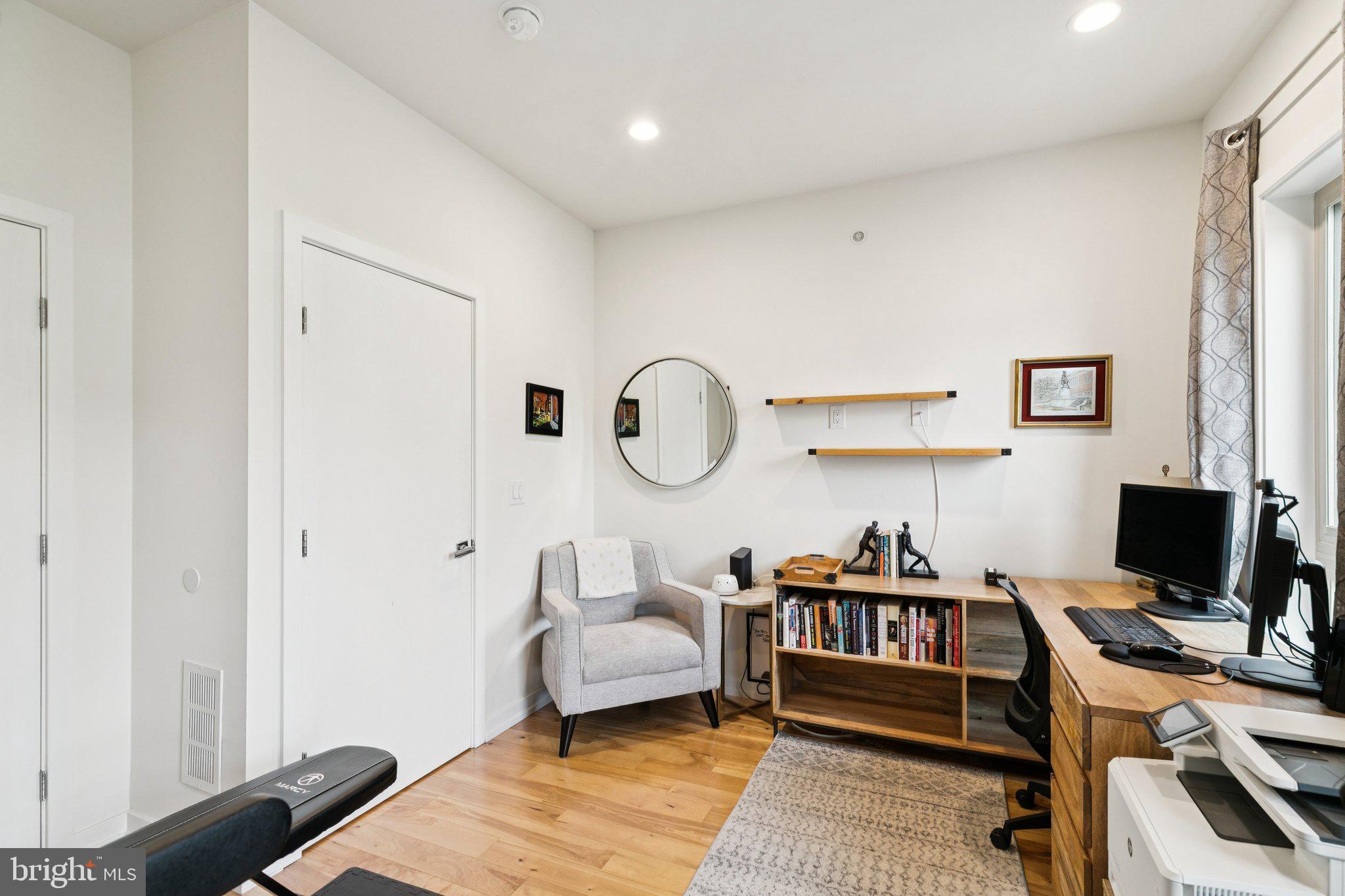 POINT BREEZE - Residential