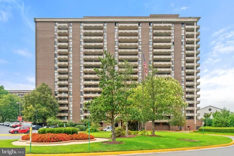 1800 Old Meadow Road Unit 1218, McLean, VA MLS: VAFX2259946