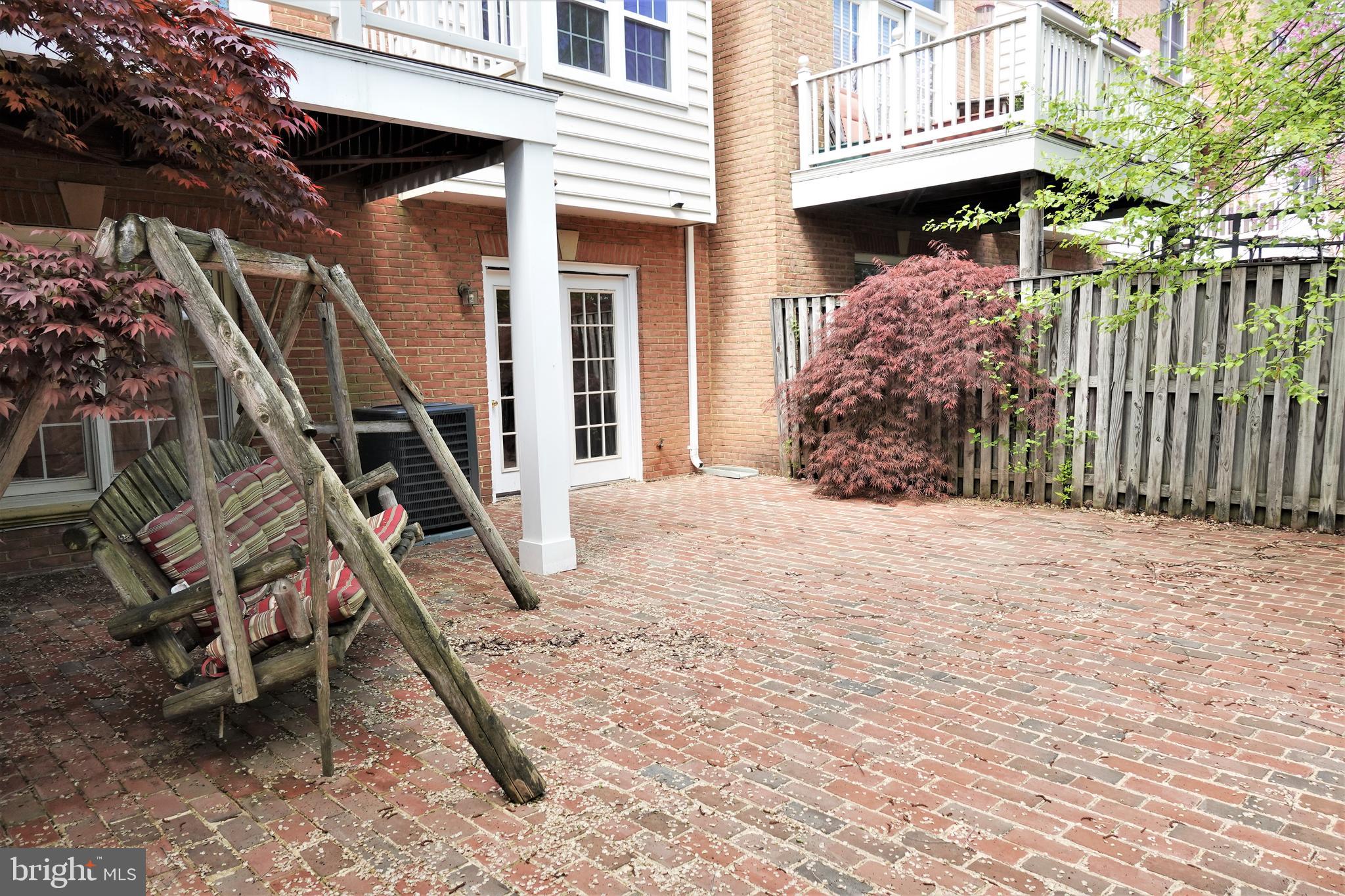 BRENTWOOD - Residential Lease