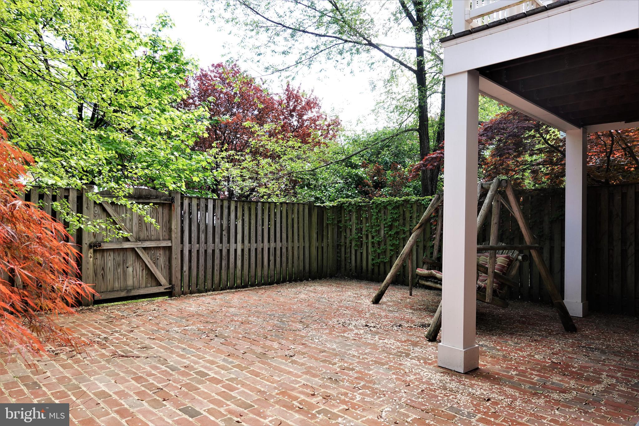 BRENTWOOD - Residential Lease