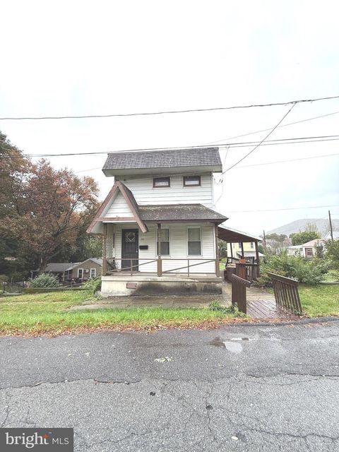 446 BIDDLE STREET TAMAQUA PA 18252