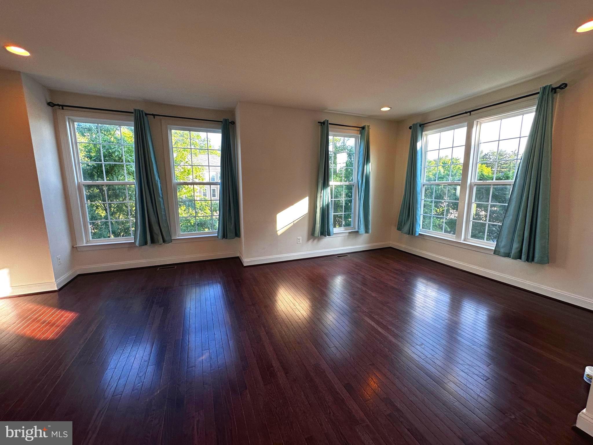 GRANT CORNER - Residential Lease