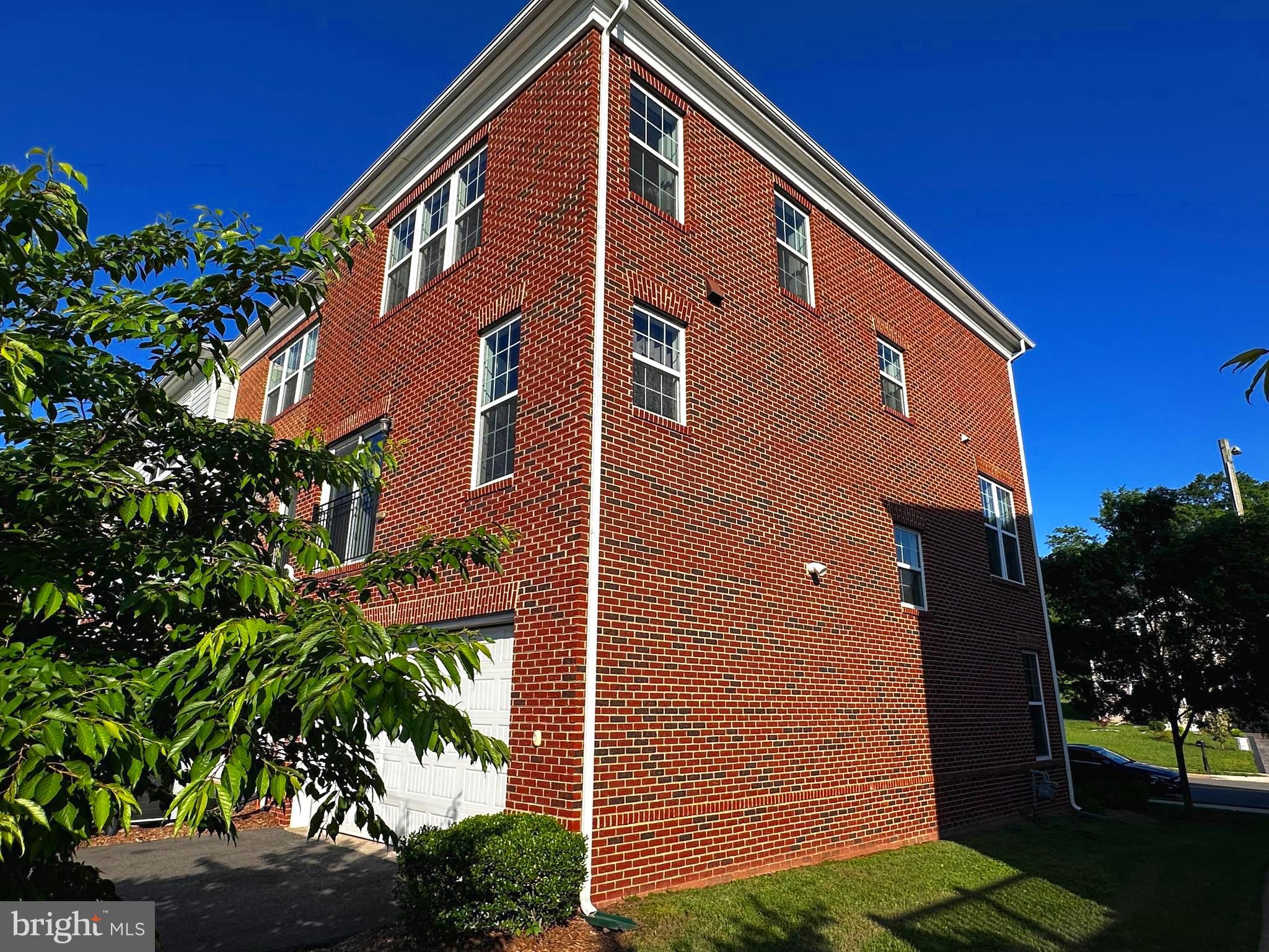 GRANT CORNER - Residential Lease