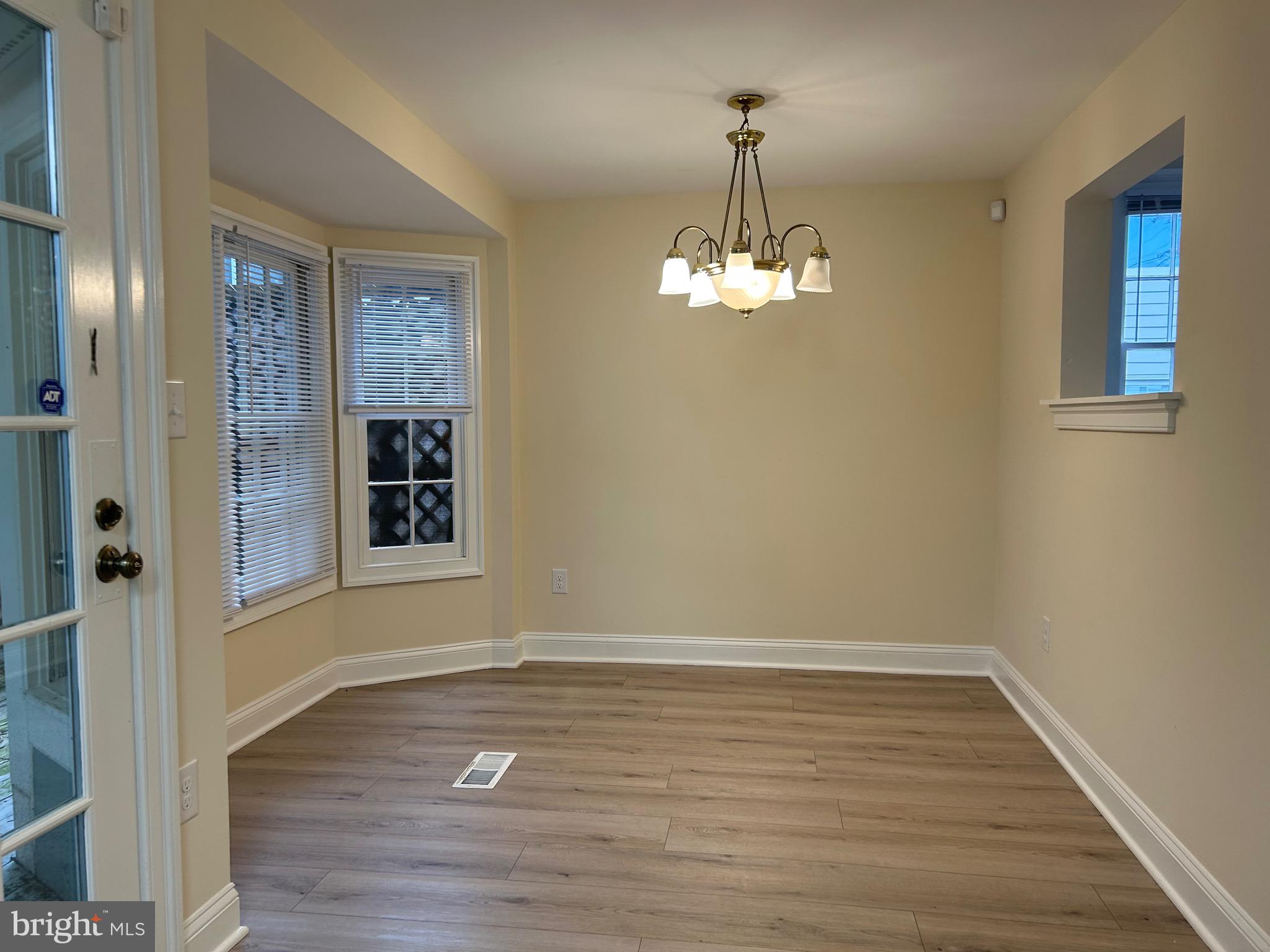 COLONIAL SQUARE - Residential Lease